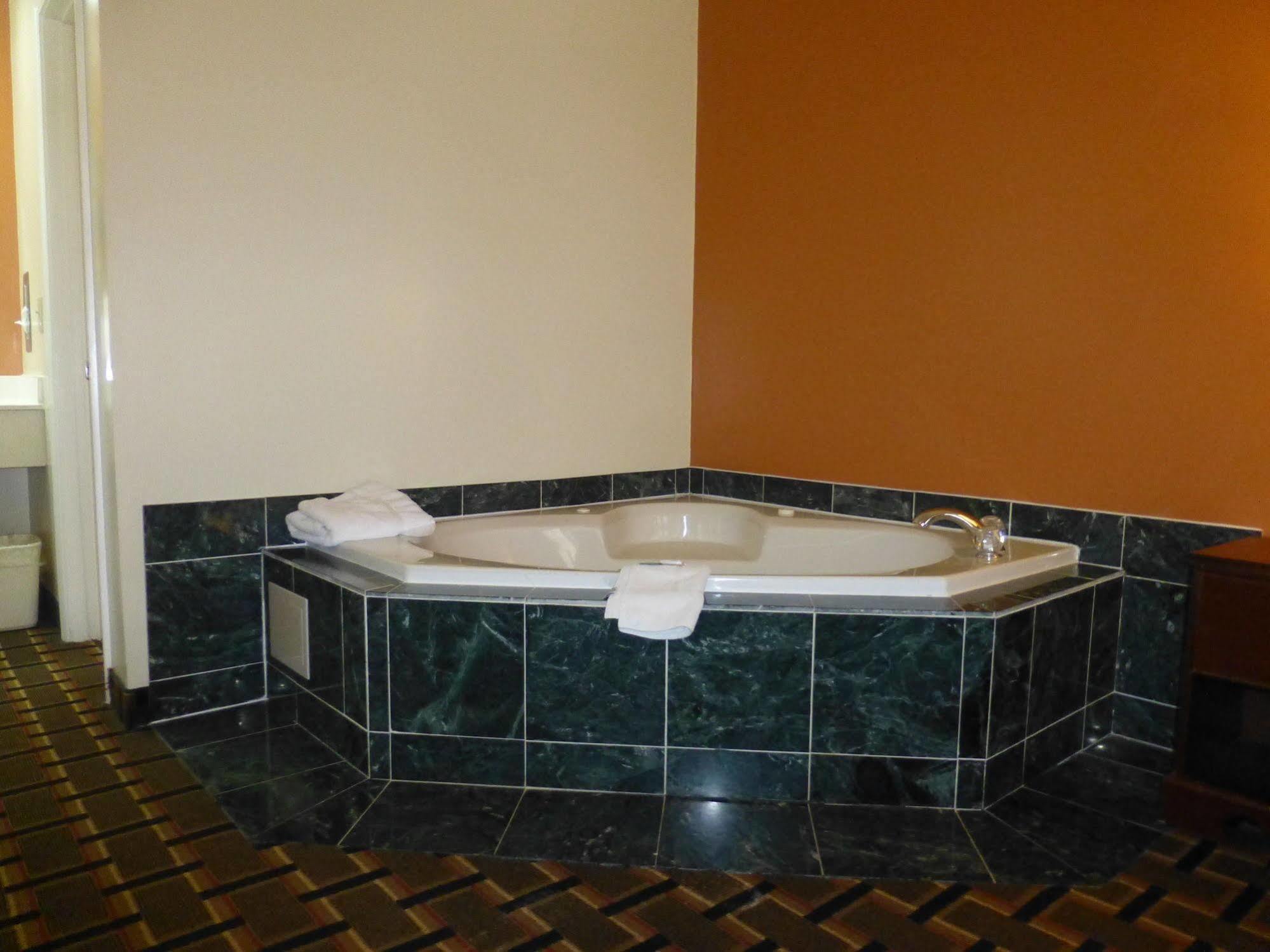 Coach Inn - Summerville Ngoại thất bức ảnh